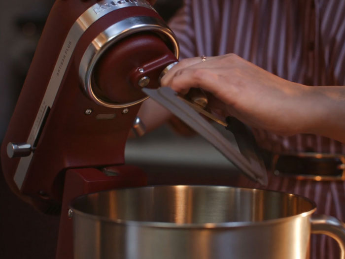product-tips artisan-plus-mixer set-up step3 swap-accessories