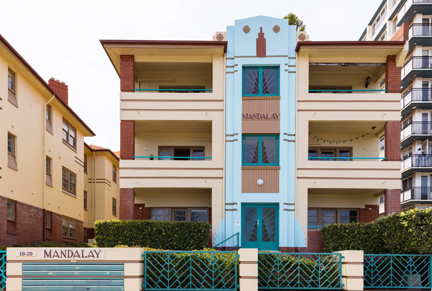 The Mandalay, St Kilda painted with Dulux paints, Dulux Acratex® and Dulux Protective Coatings.