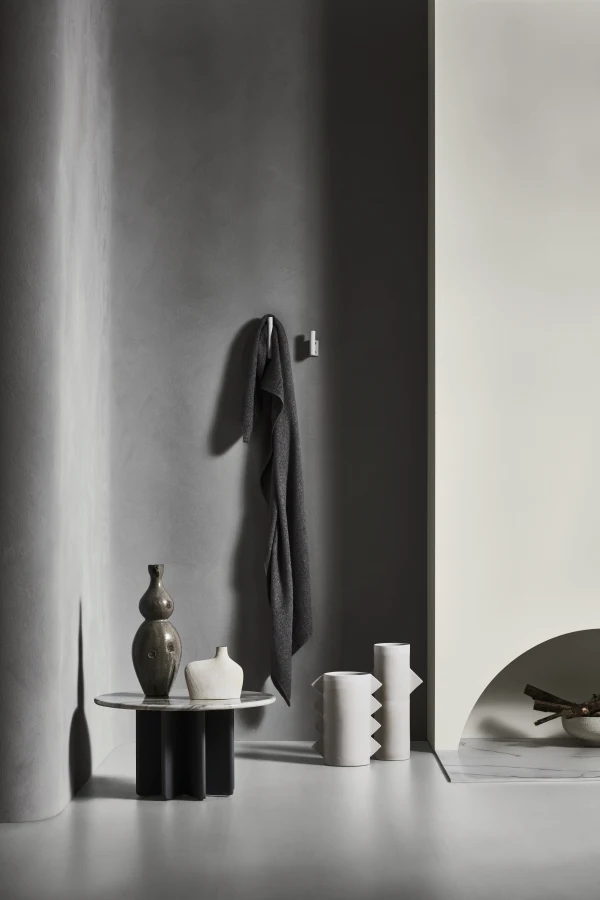 interior-grey-wall-hooks