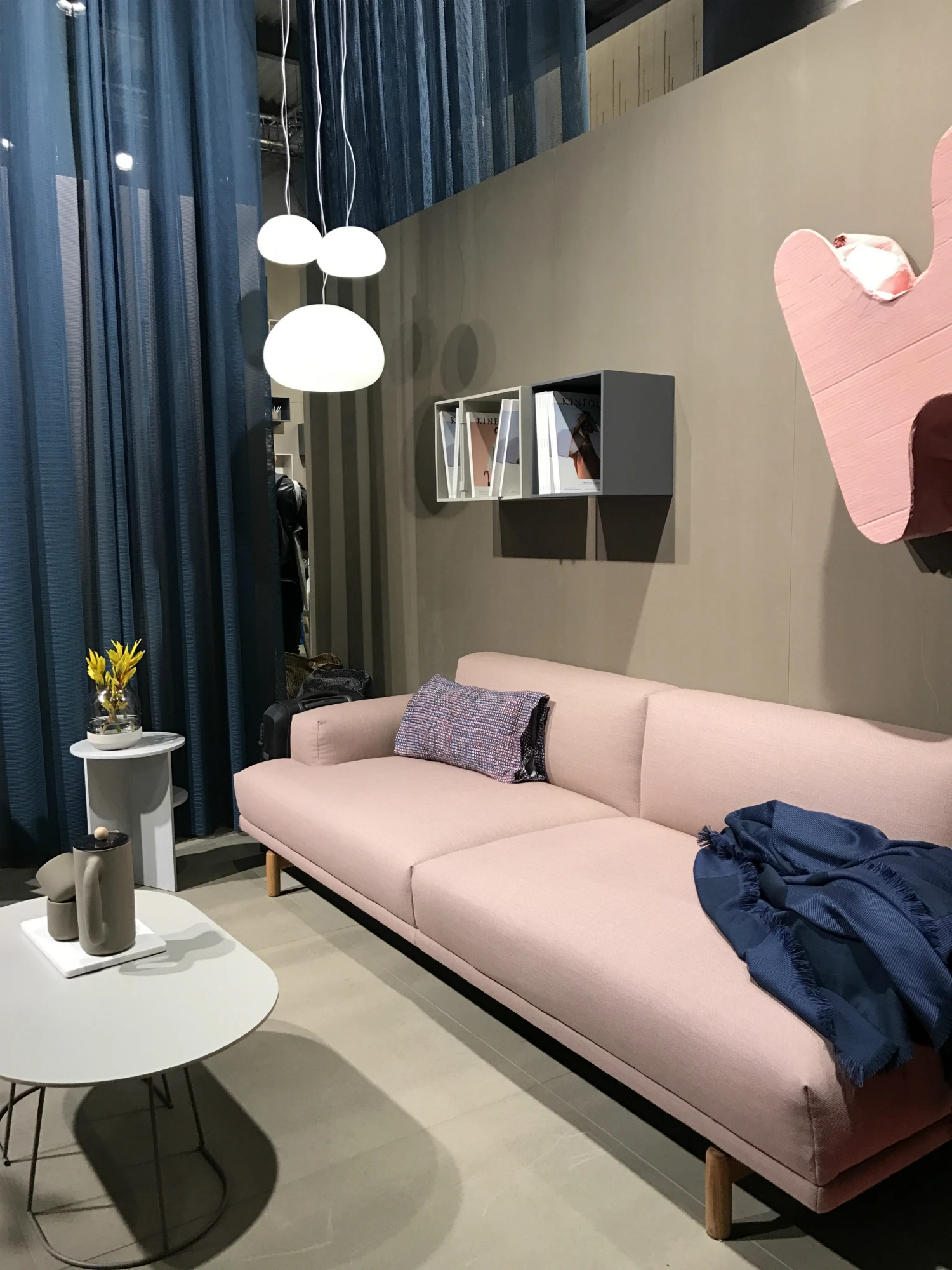 interior-loungeroom-pinkcouch