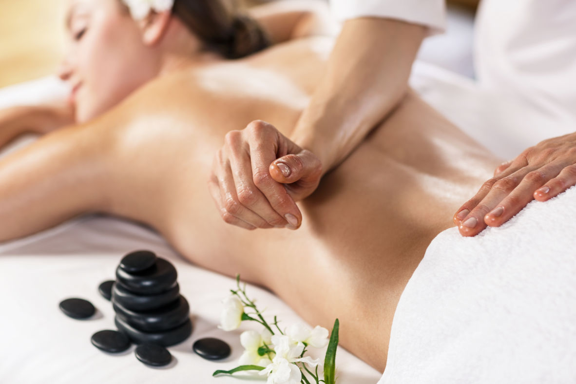 5 Best Massage Oils for an Erotic Evening