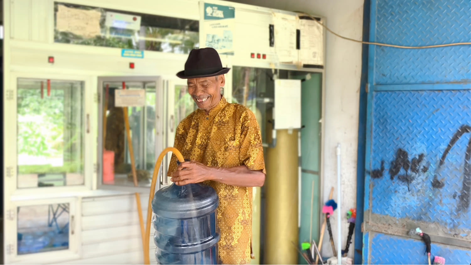 Rohani was able to access safe and clean water with the help of a Kiva loan.