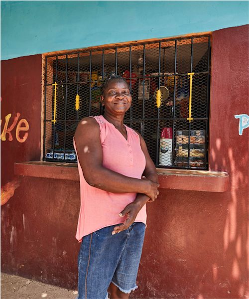 Jacqueline, minimarket owner, dominican republic