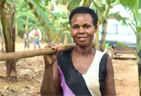 When her farm faced drought, Jovurane found new ways to support her family with the help of a Kiva loan