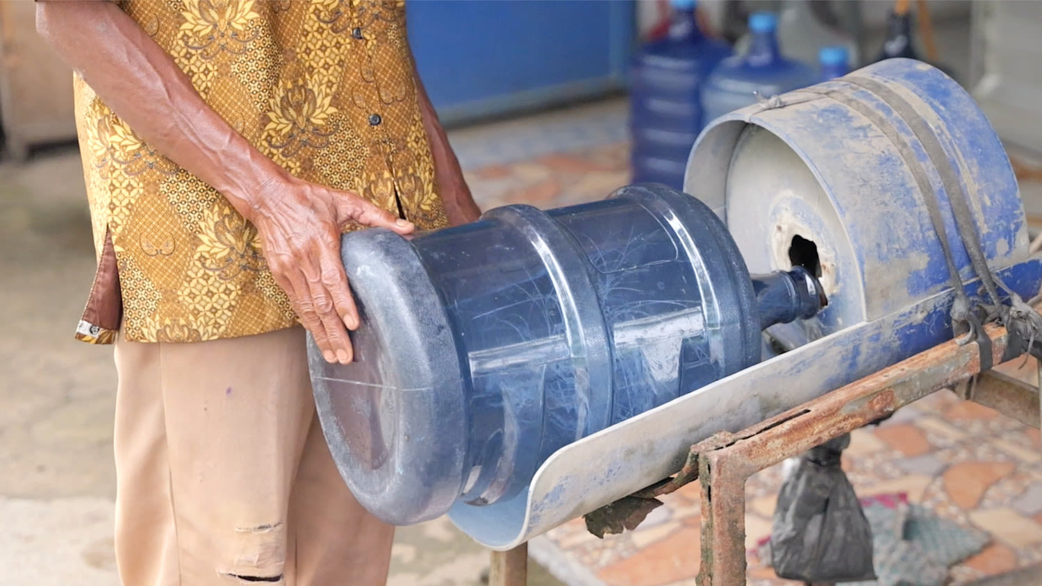 Rohani was able to access safe and clean water with the help of a Kiva loan.