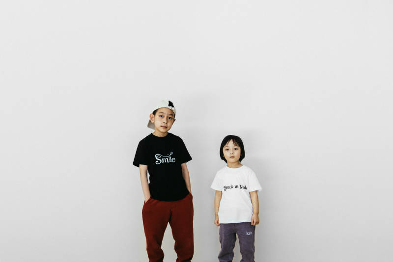 Pop and artistic kids' T-shirts that can be worn by parents and children