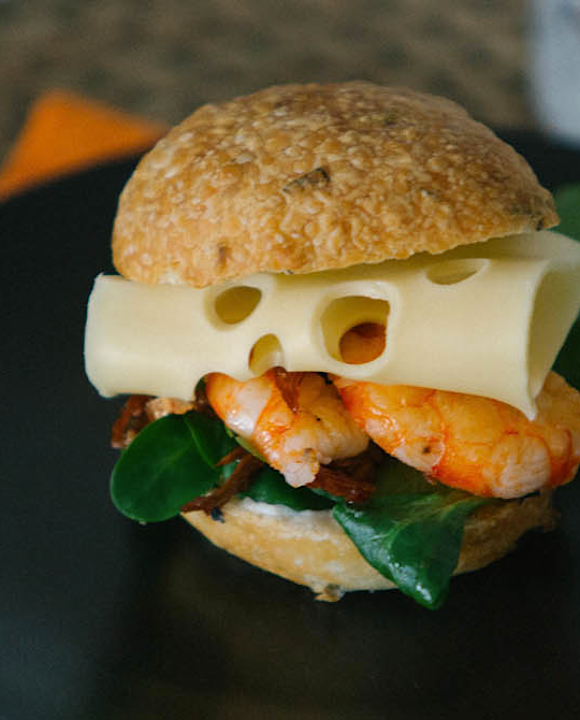 panino-all-alga-nori-gamberi-pomodoro-essiccato-e-valeriana