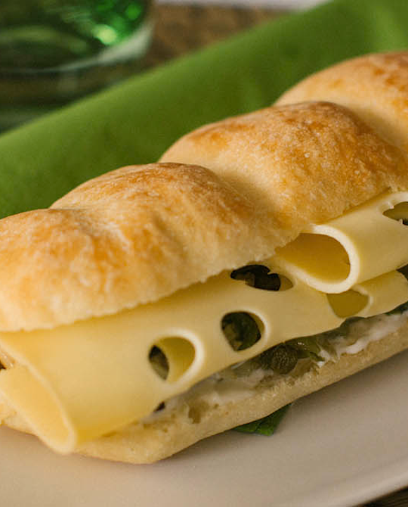 focaccia-con-scarole-olive-e-pinoli