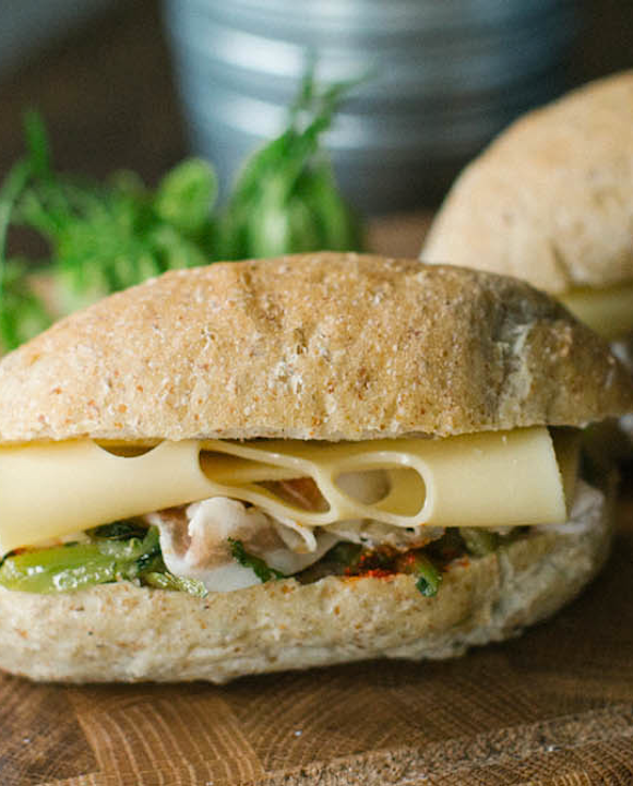 panino-con-pancetta-e-puntarelle-piccanti