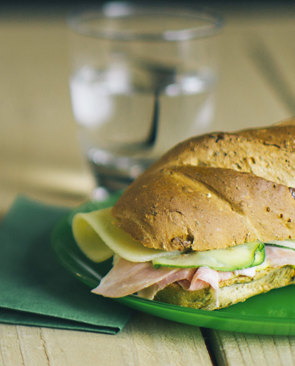 panino-multicereali-zucchine-grigliate-e-prosciutto-cotto