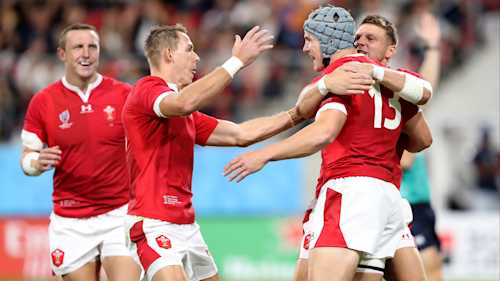 Jonathan Davies celebrates Wales' first try of the Rugby World Cup 2019