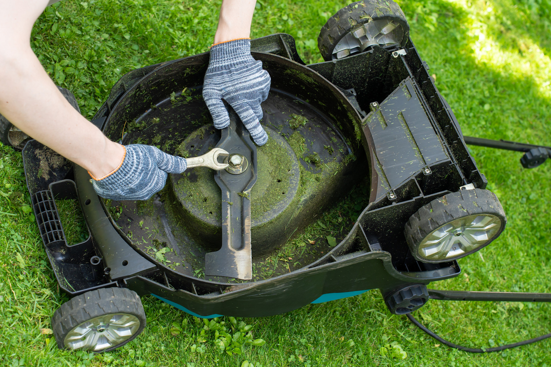 Vedlikehold av gressklipperen | Foto: Shutterstock 2657134443