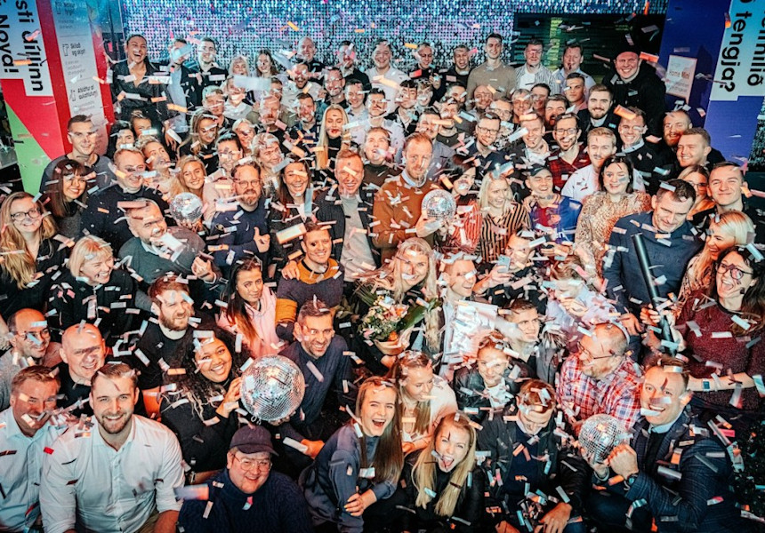 Nova opnar dyr að stærsta skemmtistað í heimi - internetinu!