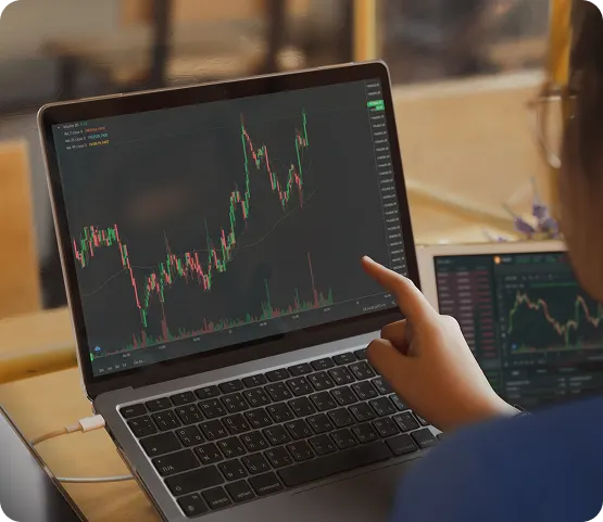 girl looking at the guy sitting behind her while holding phone