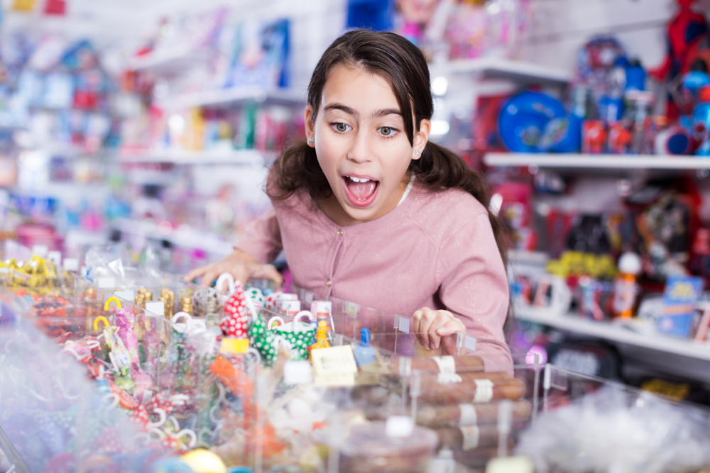 Candy-Shop-Displays-Promote-Impulse-Purchases-at-Your-Store 1051085765