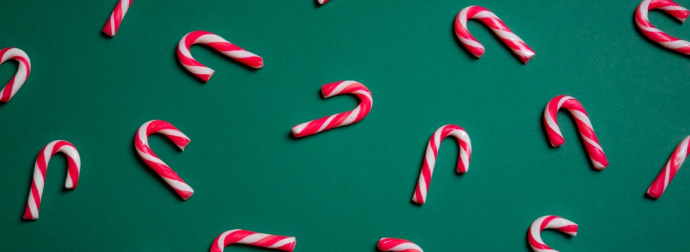 Deck-The-Aisles-With-Red-and-Green-Candies-For-Christmas-Candy-Shop-Display-Ideas 1223008141