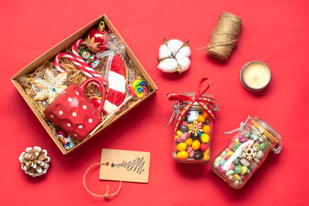 Holiday-Gift-Bundle-Ideas-Candy-Stores-Boost-Sales-Curated-Gift-Boxes-Baskets 2065359254