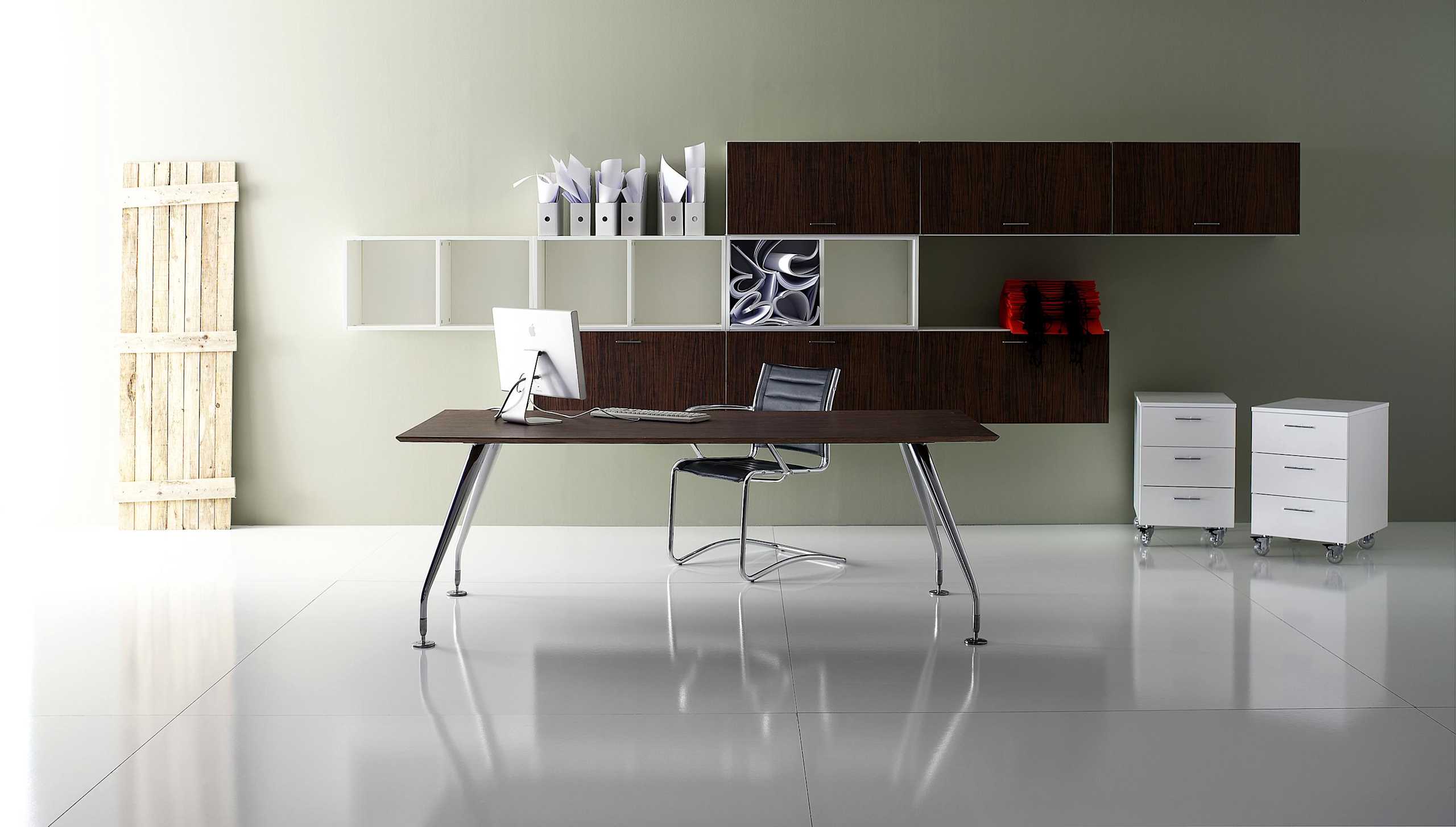 01. Escritorio sencillo + Cajonera móvil + Libreros