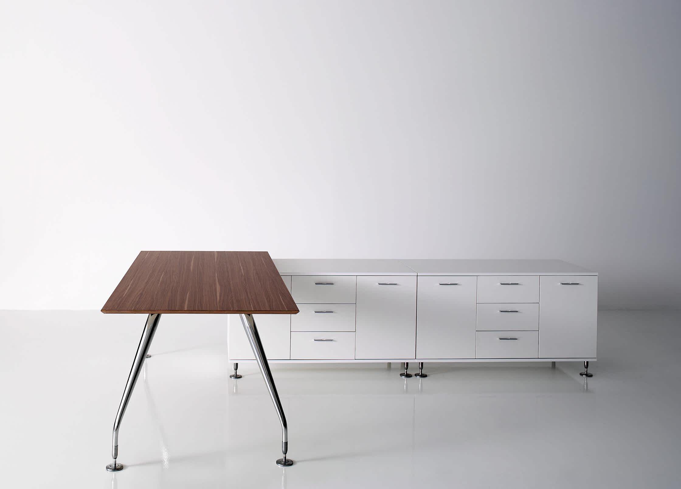 03. Escritorio sobre credenza fija