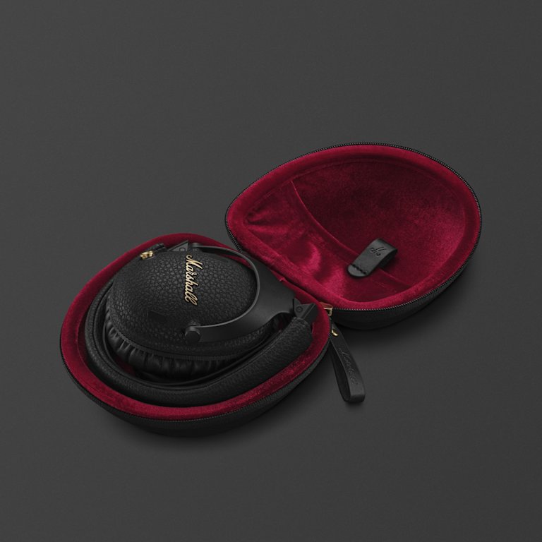 Monitor III A.N.C. inside the headphone case.