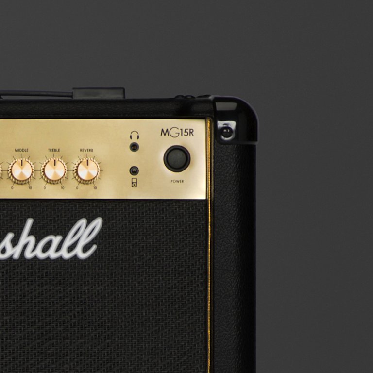 Parte superior derecha del combo Marshall MG15GR.