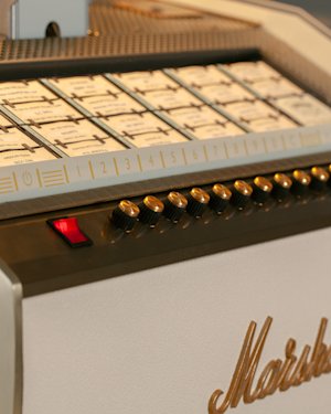 La gramola Marshall en color crema