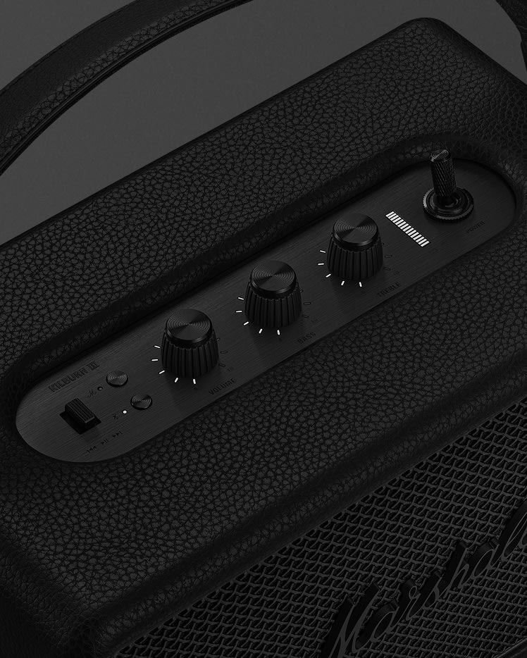 Top panel details on the Kilburn III in Pitch Black