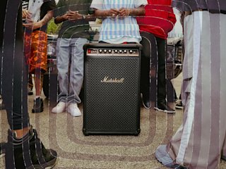 The Marshall party speaker Bromley 750 Black in Brass in the center of a friend group