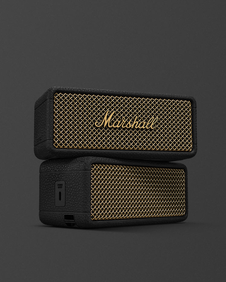 Dos Emberton III Vintage Black apilados uno sobre otro