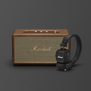 Stanmore III in brown and major V in black