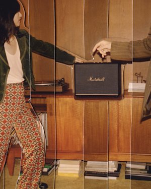 Friends to music coming from the iconic speaker by Marshall: Woburn III Black.