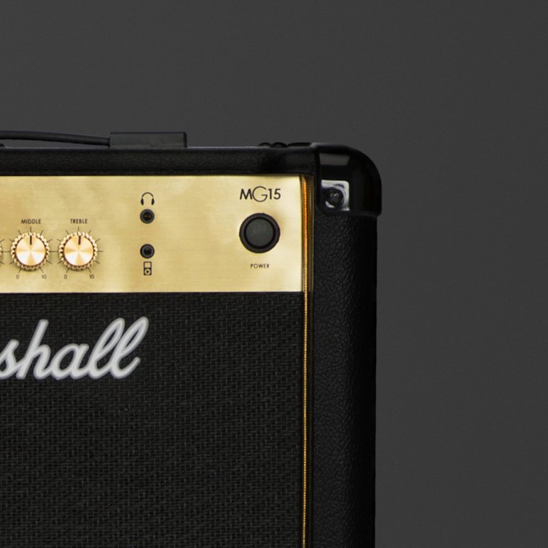 Right upper part of the Marshall MG15G Combo.