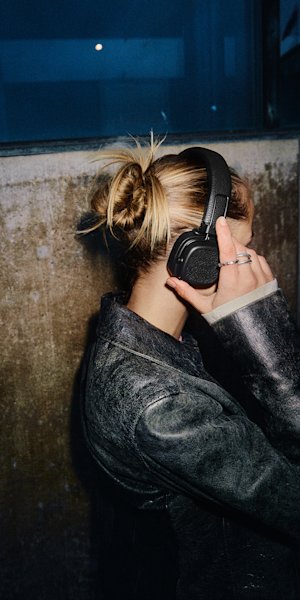 A woman using the Major V Pitch Black by Marshall