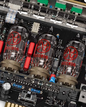 Pour la première fois, Synergy présente son architecture avancée de modules à trois tubes.