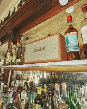 A Marshall Stanmore III Brown in the shelf of a restaurant