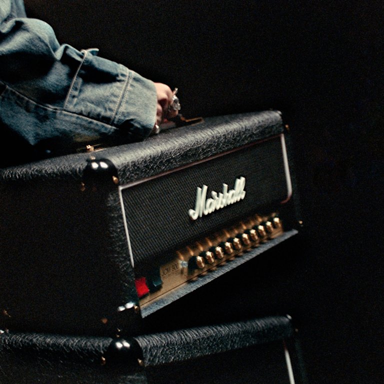 A person lifting Studio 900 Head by the strap.