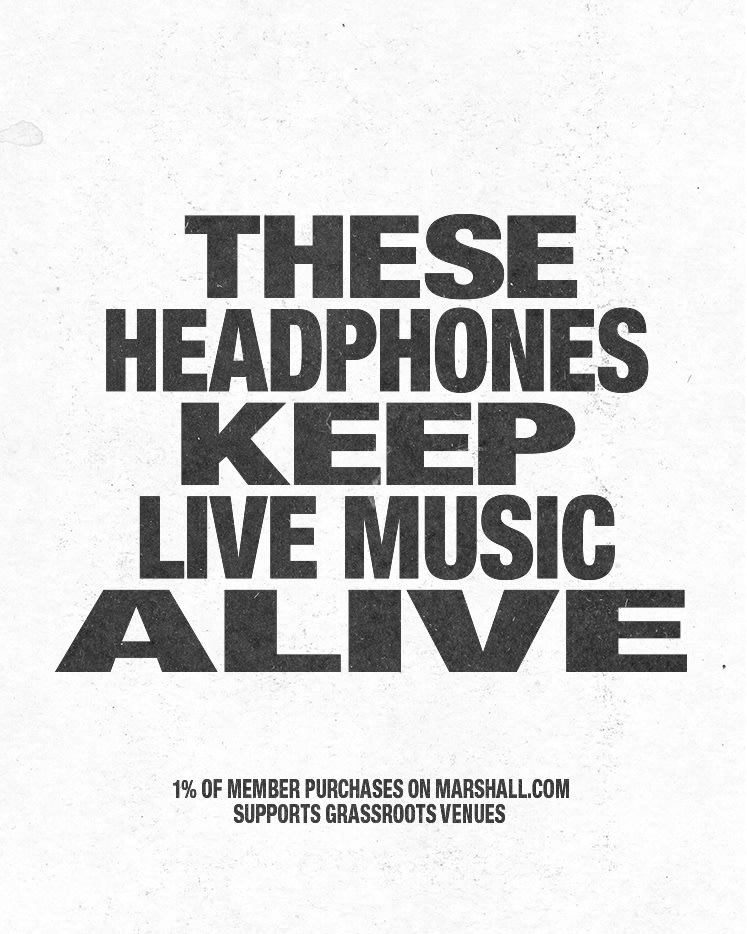 Der Text lautet: DIESE KOPFHÖRER HALTEN DIE LIVE-MUSIK AM LEBEN. 1 % der Einkäufe der Mitglieder auf Marshall.com unterstützt die Basis der Veranstaltungsorte.