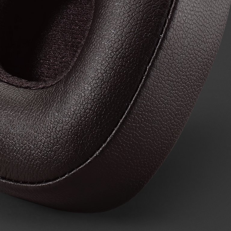 A close up of a Marshall MAJOR IV EAR CUSHIONS in brown leather ear bud.