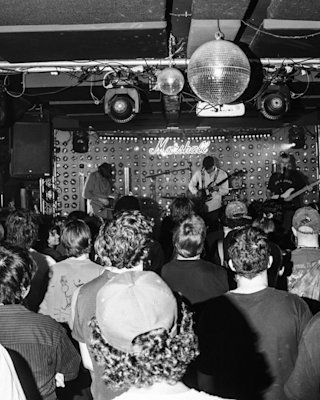 En el interior de Baby's All Right, una sala de conciertos de ambiente íntimo de Nueva York