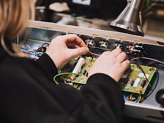The cables inside the Marshall amplifier being worked on