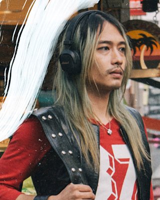 A person wearing Milton A.N.C. while holding a bag