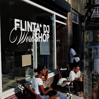 Outside of Flinta DJ workshop
