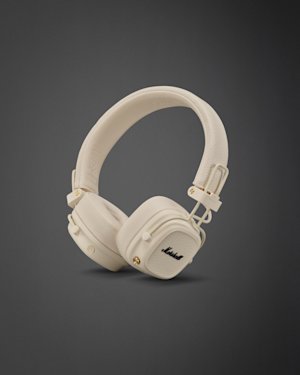 El altavoz Marshall Major V en color crema