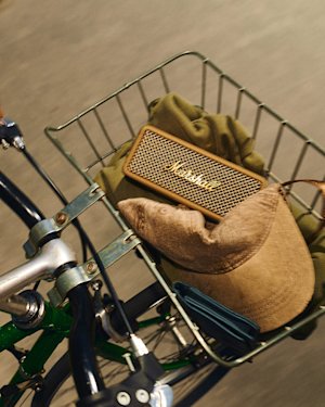 The Emberton III Brown in a bicycle basket