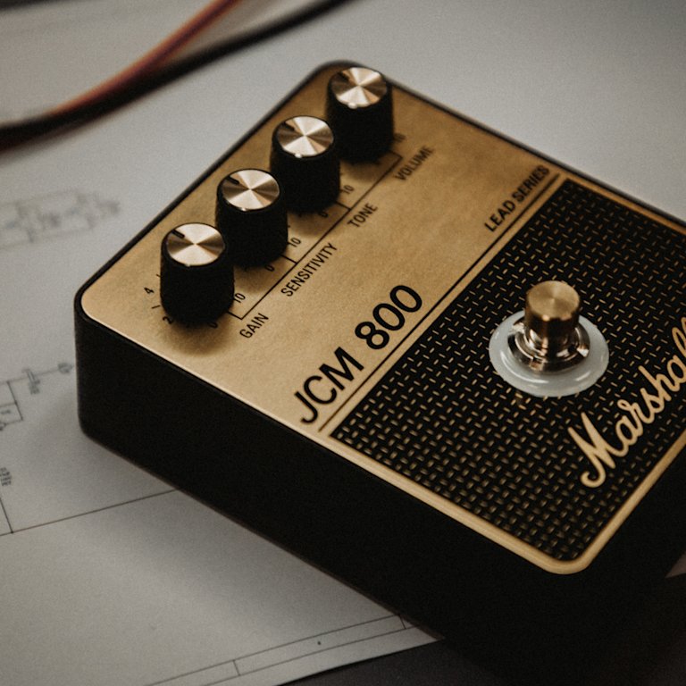 A zoomed image on the control knobs of the Marshall JCM800 Overdrive pedal.