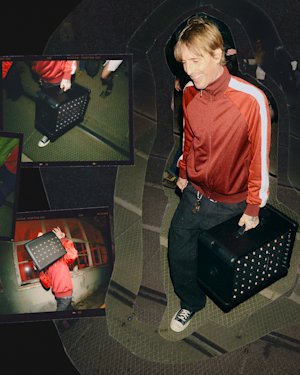 A person is carrying a Bromley 450 using the handle