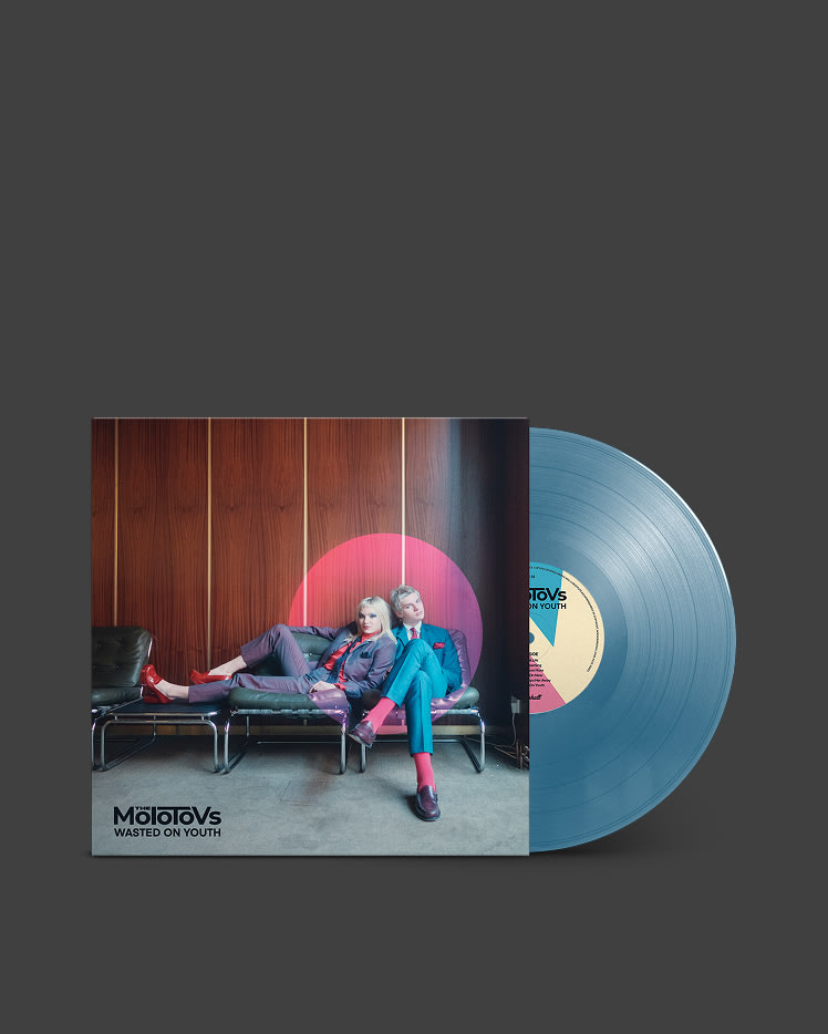 El vinilo Wasted On Youth de The Molotovs de frente