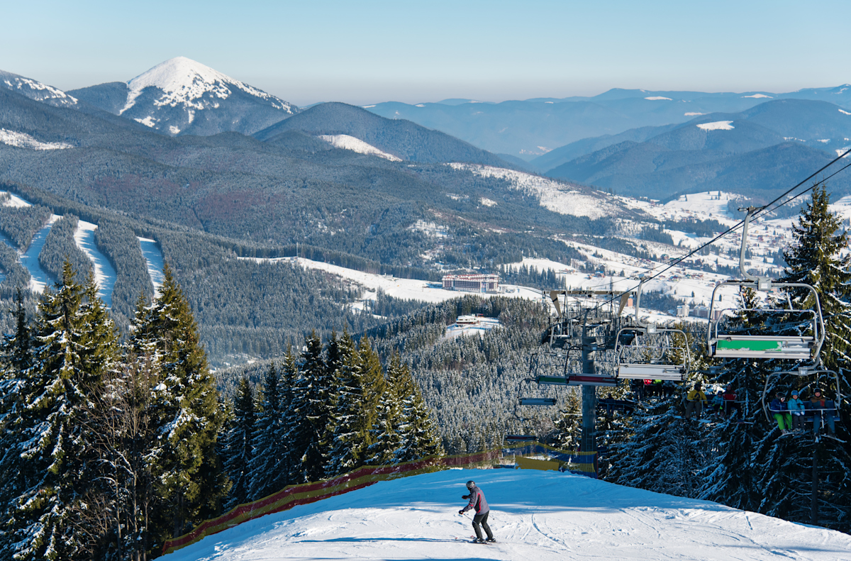 skier-skiing-in-the-mountains-2025-01-16-22-29-17-utc