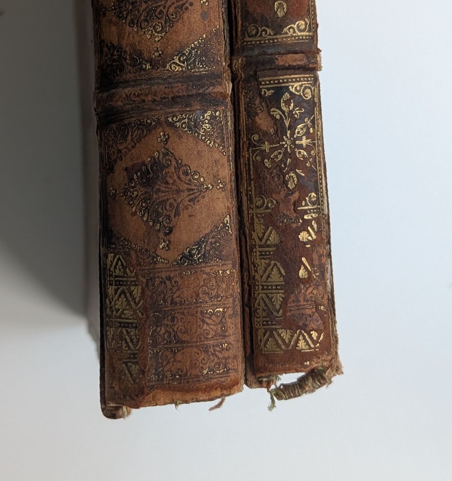 Bottom of the spine showing two layers of leather