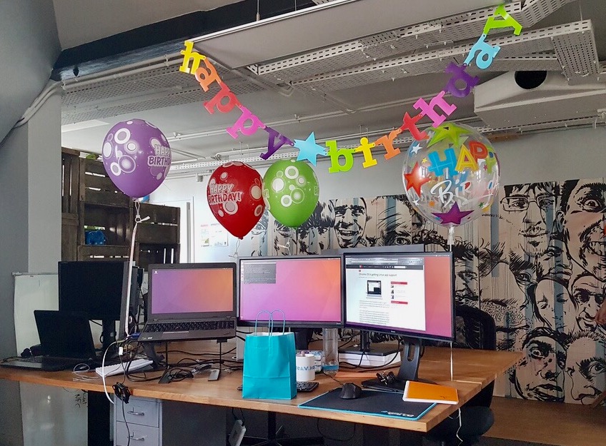 happy birthday office Voici un exemple de desk !
